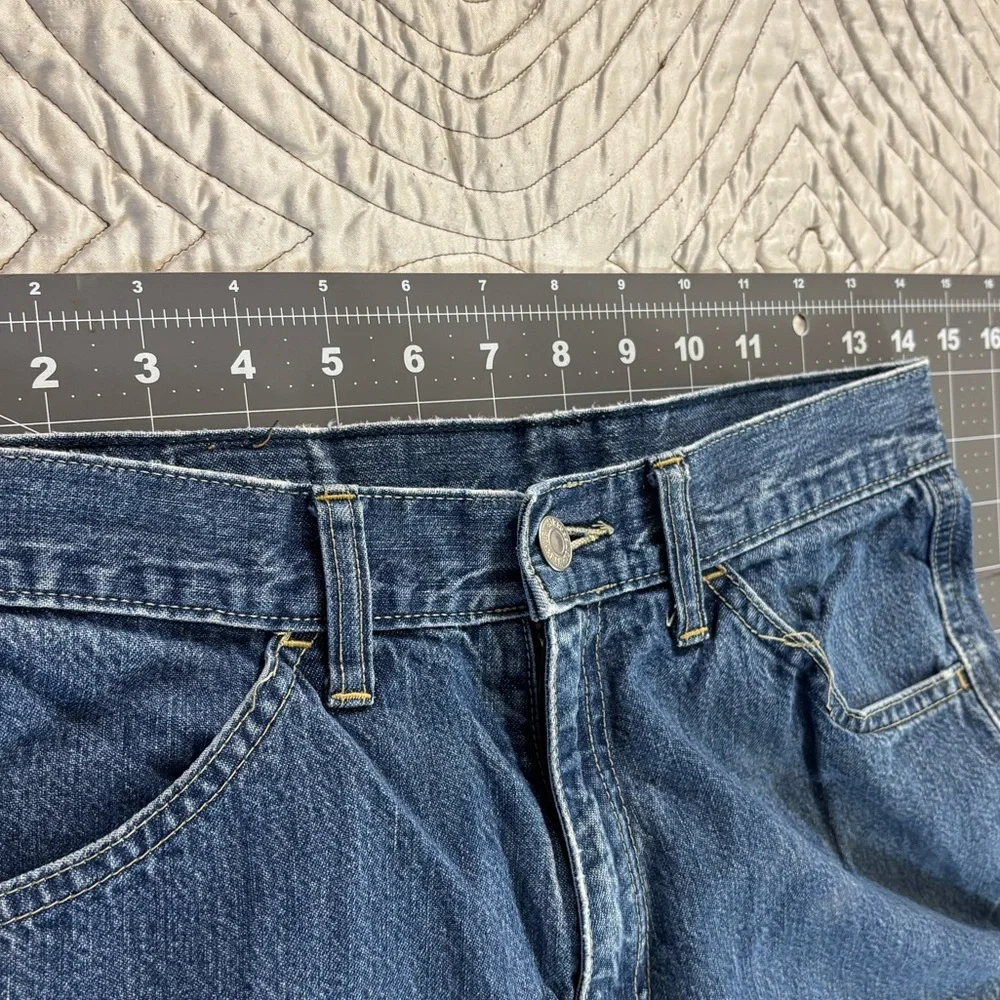Levis reposhing this